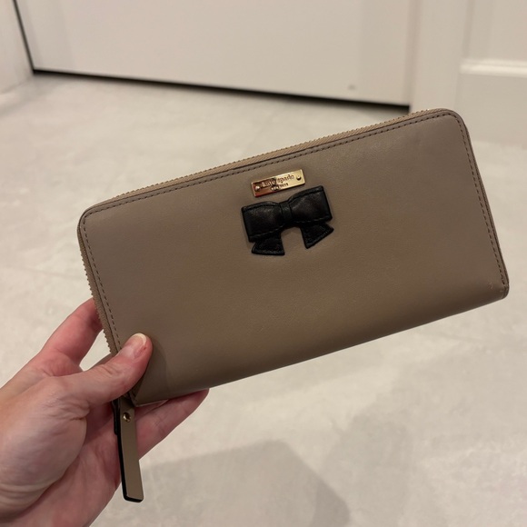 Kate Spade Hanover Street Lacey Wallet with Bow Putty Black - Picture 1 of 10